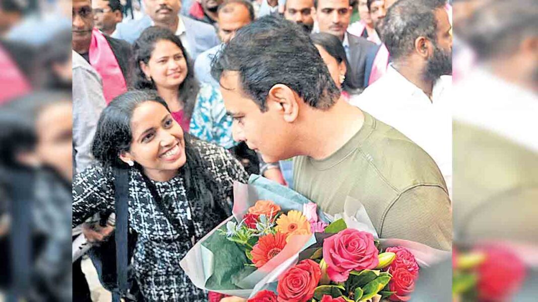 Grand Welcome to KTR-Namasthe Telangana
– PARAHUSHAR NEWS