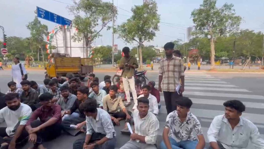 Nizam College | Nizam’s college students are concerned that the hall is not giving tickets.
– PARAHUSHAR NEWS