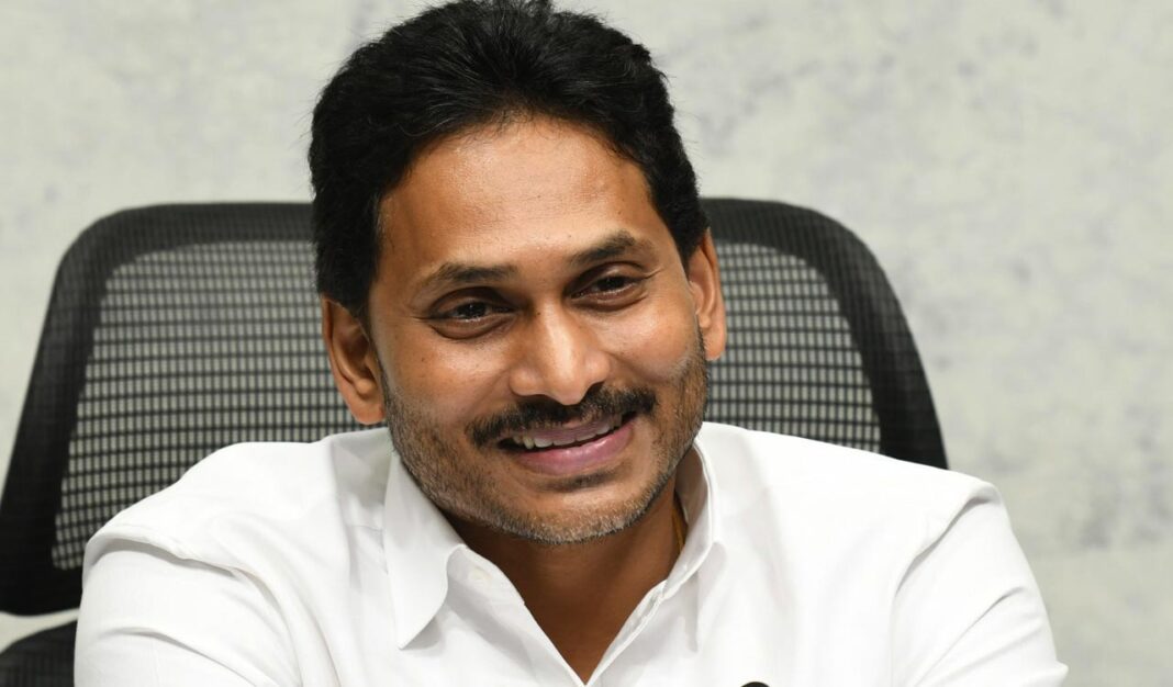 YSRCP marks formation day; Jagan vows to fight for people’s rights