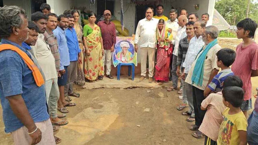 Partnership and comfort of activists: Errabelli Dayakar Rao-Namasthe Telangana
– PARAHUSHAR NEWS
