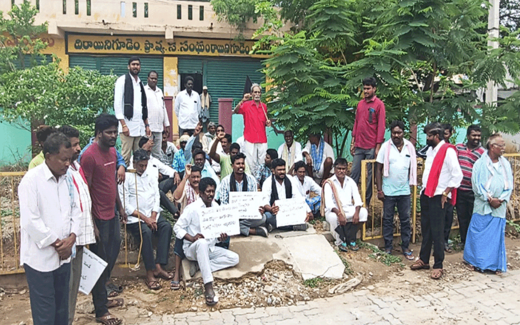 Dharna-Namasthe Telangana to take action against corrupt PACS chairman
– PARAHUSHAR NEWS