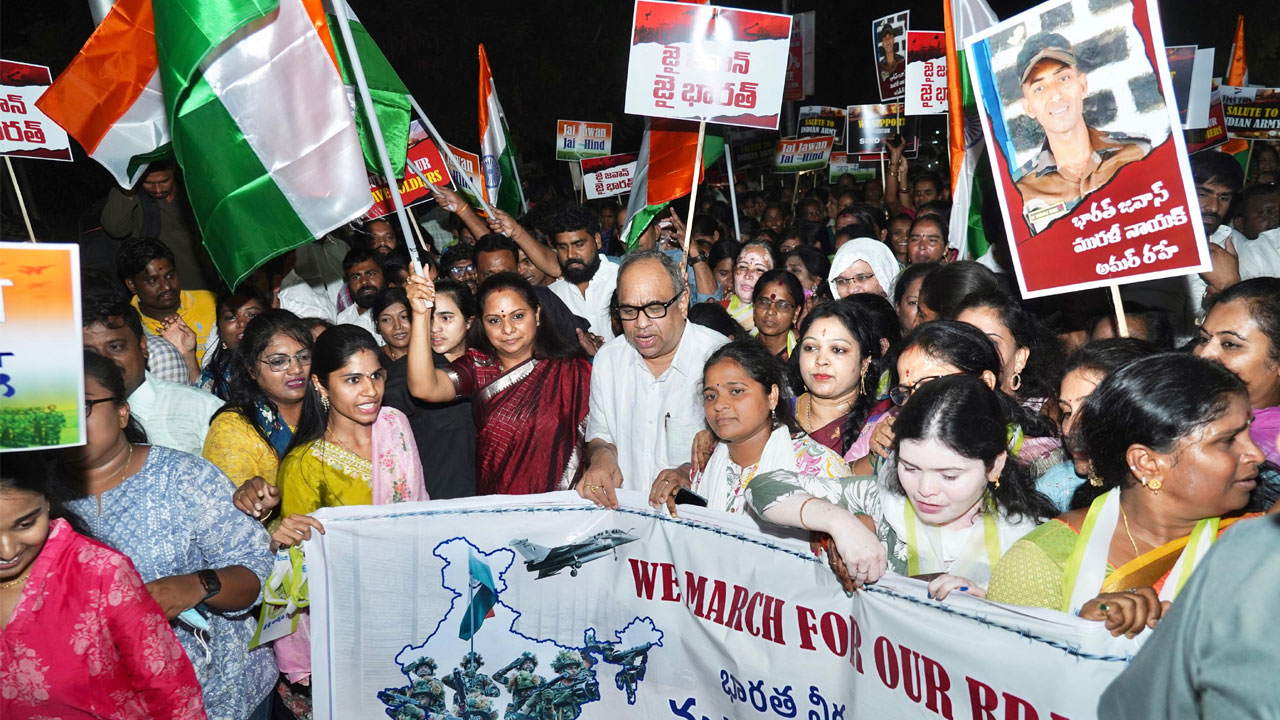 - PARAHUSHAR Kavitha rally2