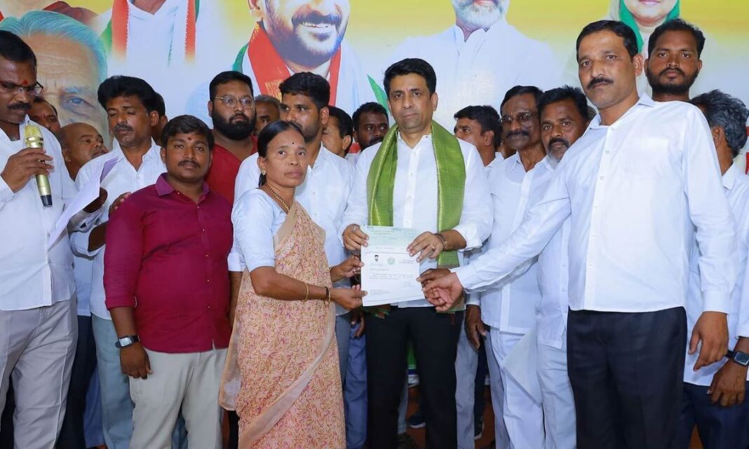 ఎమ్మెల్యే డాక్టర్ కుచుకుల్లా రాజేష్ రెడ్డి 57 లబ్ధిదారులకు సిఎంఆర్ఎఫ్ చెక్కులను పంపిణీ చేస్తారు
