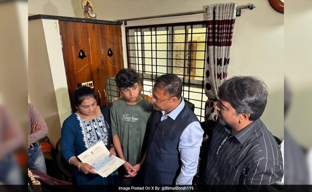కర్ణాటకలో 2 పహల్గామ్ దాడి బాధితులపై దాడి చేసినందుకు అస్సాం మంత్రి అప్పగించారు
– PARAHUSHAR NEWS