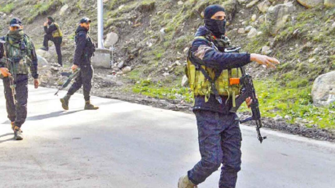 జె & కె యొక్క కిష్ట్వార్లో తుపాకీ పోరాటంలో సైనికుడు చంపబడ్డాడు, 2 మంది గాయపడ్డారు

