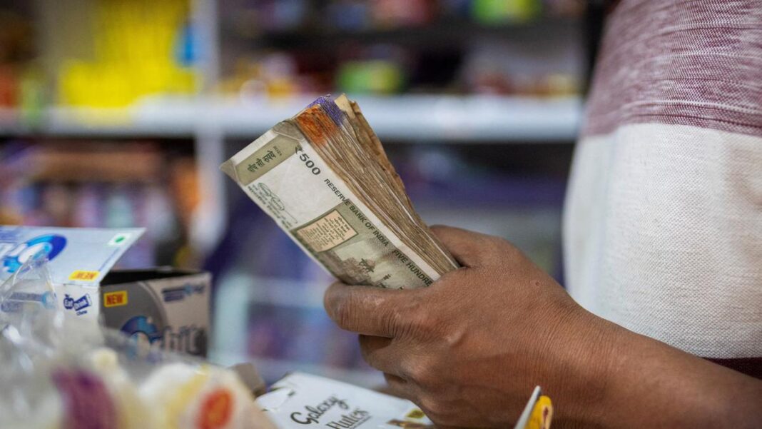 ప్రారంభ వాణిజ్యంలో యుఎస్ డాలర్‌పై రూపాయి 16 పైసలు పెరిగి 85.41 వరకు

