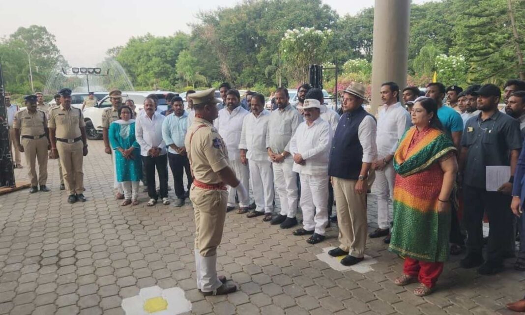 మంత్రి పెప్ టాక్ చెర్లాపల్లి వద్ద ఖైదీలను ప్రేరేపిస్తుంది
– PARAHUSHAR NEWS