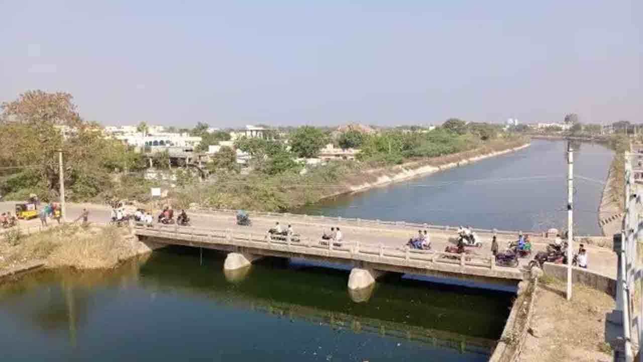 SRSP Canal Bridge | Essarespi Wentena at Sandagiri .. Motorists in panic