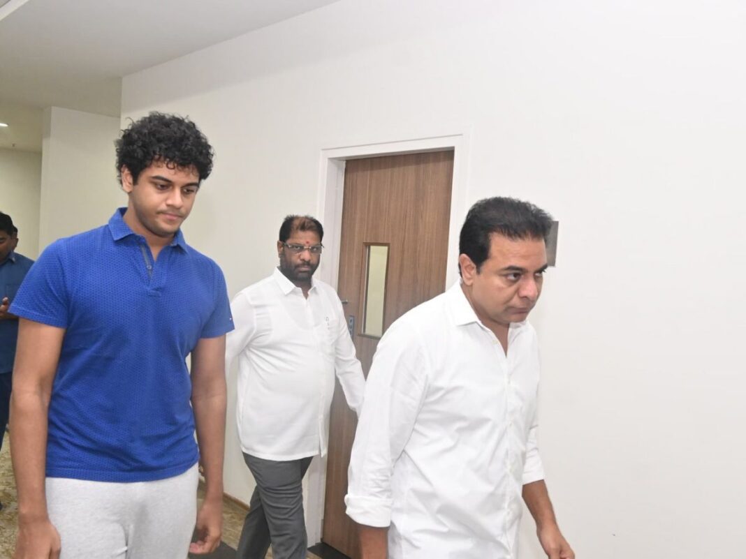KTR arrived at Gachibowli AIG Hospital
– PARAHUSHAR NEWS