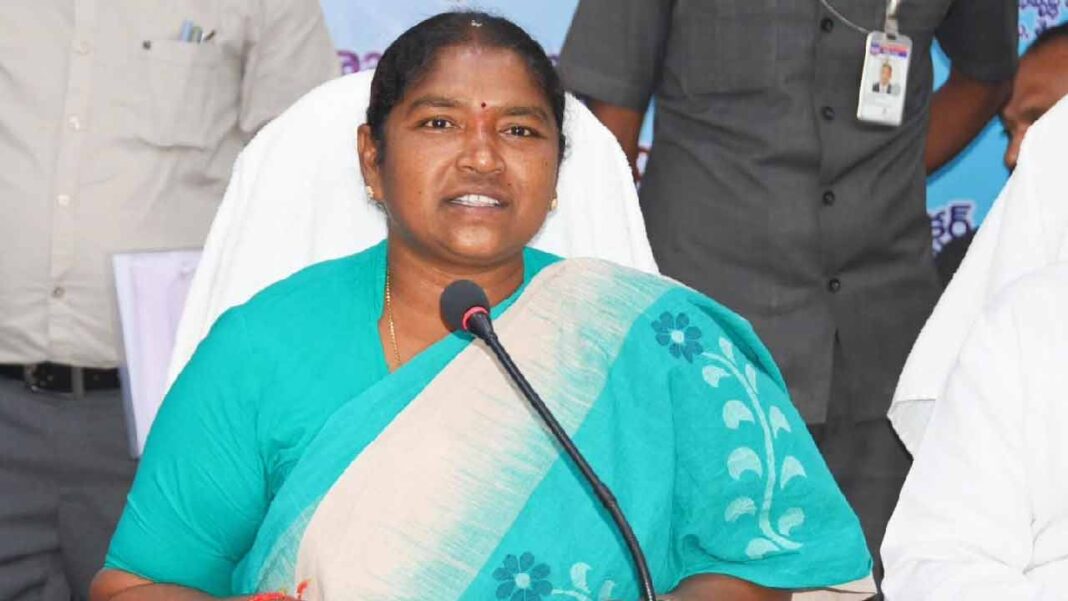 Minister Seethakka | Seethaka Meeting with Meenakshi Natarajan-Namasthe Telangana
– PARAHUSHAR NEWS