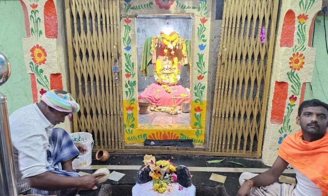 ఐజాలోని శ్రీ శ్రీ తక్కా వీరేశ్వర స్వామి ఆలయంలోని గొప్పతనాన్ని భక్తులు జరుపుకుంటారు
