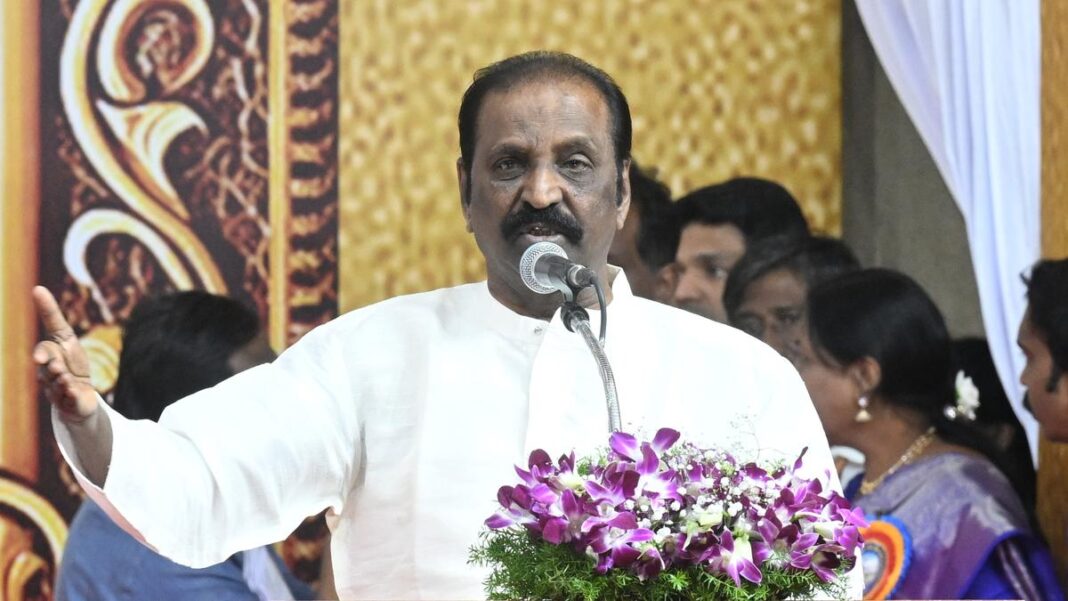 తమిళ చిత్రనిర్మాతలు తన శ్లోకాలను అనుమతి లేకుండా ఫిల్మ్ టైటిల్స్ గా ఉపయోగించినందుకు లిరిసిస్ట్ వైరాముటు విమర్శించారు
– PARAHUSHAR NEWS