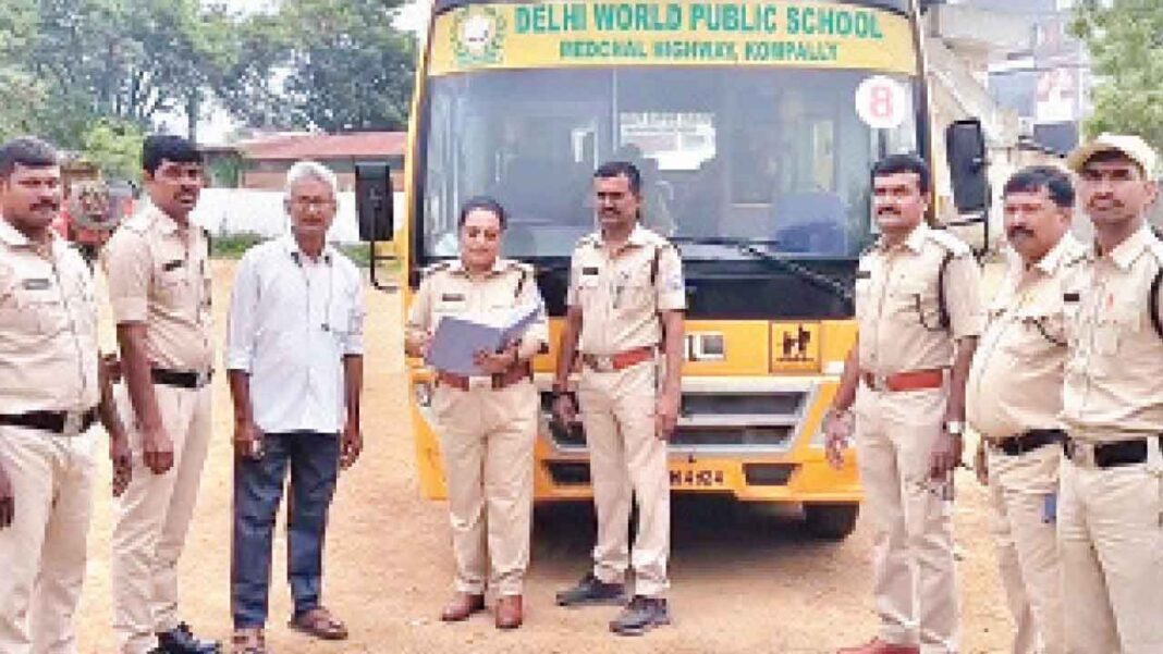 నగరంలోని రోగ్ స్కూల్ బస్సులలో ఆర్టీఏ అధికారులు బయటపడతారు
– PARAHUSHAR NEWS