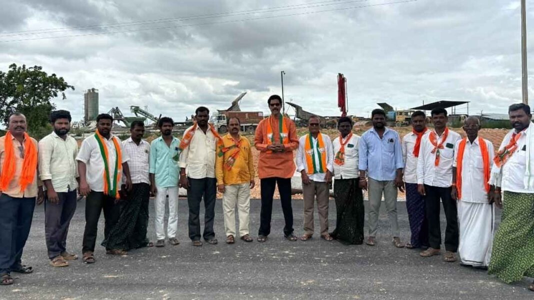 పిఎం మోడీ యొక్క దూరదృష్టి నాయకత్వం కింద భారతదేశం ముందుకు సాగుతుంది ” – గట్టు మాండల్ బిజెపి మీట్లో ఎస్. రామచంద్ర రెడ్డి
– PARAHUSHAR NEWS