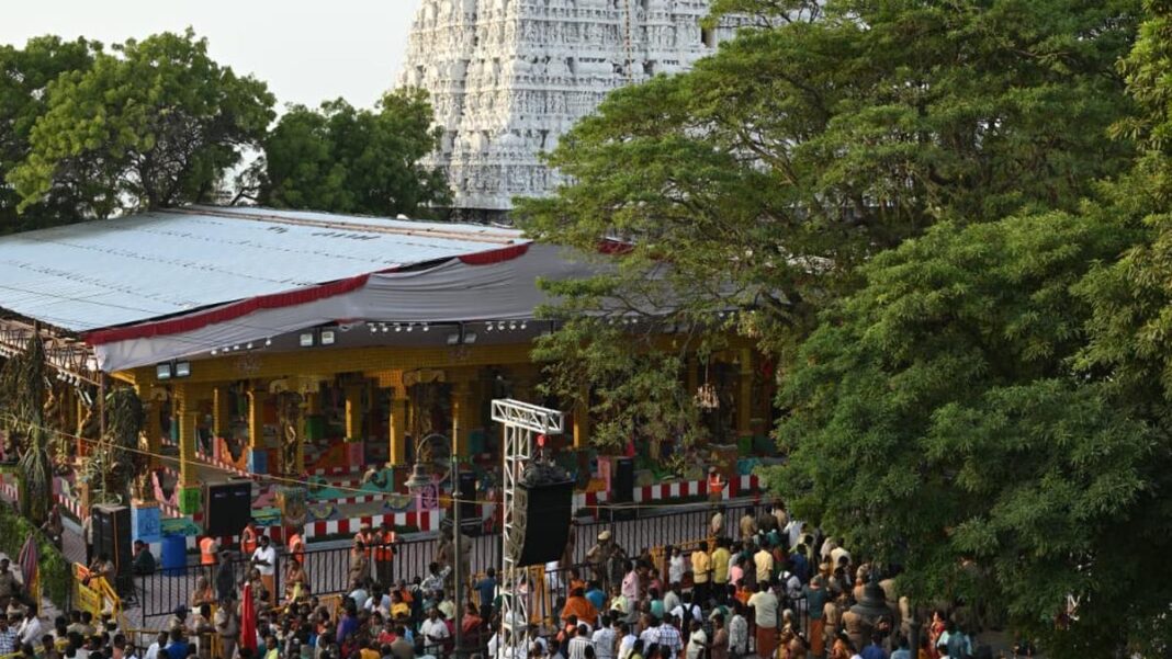 16 సంవత్సరాల తరువాత తిరుచెందూర్ సుబ్రమణ్య స్వామి ఆలయం యొక్క గ్రాండ్ పవిత్రతకు వేలాది మంది సాక్ష్యమిచ్చారు
– PARAHUSHAR NEWS