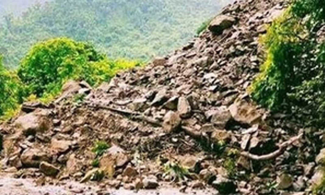 2 చనిపోయారు, రోడ్లు నిరోధించబడ్డాయి, భారీ వర్షం తరువాత కుటుంబాలు స్థానభ్రంశం చెందాయి
– PARAHUSHAR NEWS