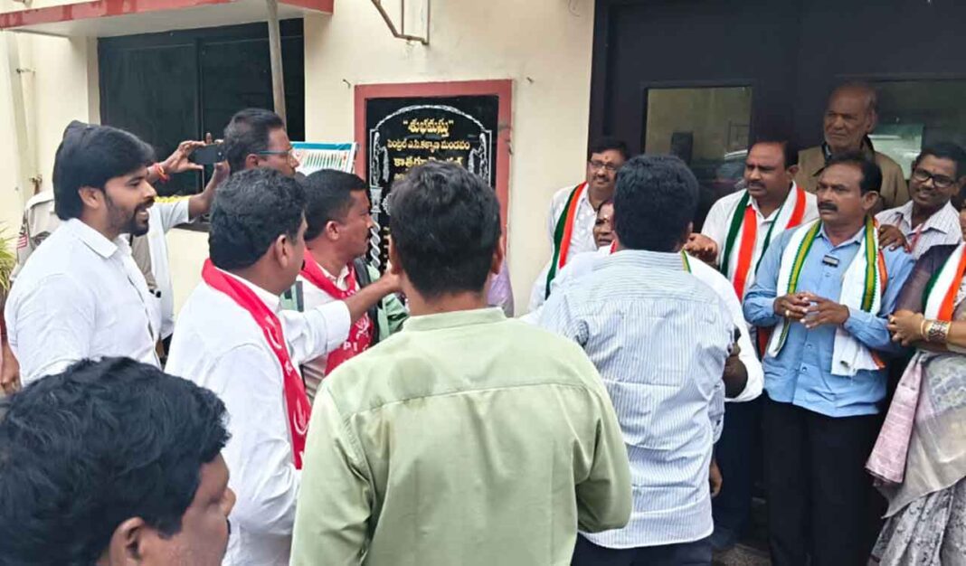 కోథగుడెమ్లో కాంగ్రెస్ మరియు సిపిఐల మధ్య చీలిక విస్తరిస్తుంది
– PARAHUSHAR NEWS