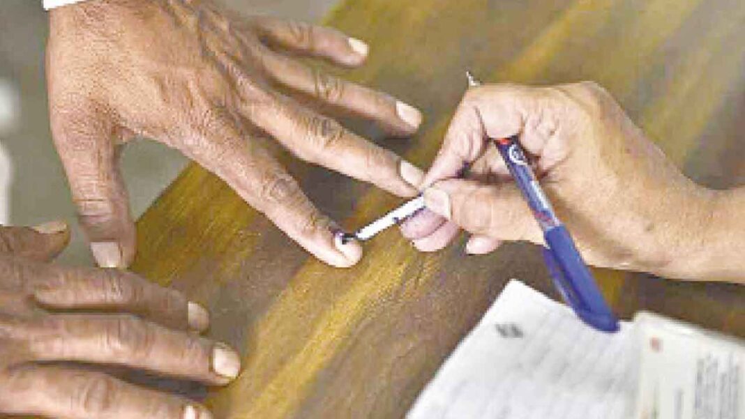 EC యొక్క ఓటరు జాబితా పునర్విమర్శకు వ్యతిరేకంగా JDU ఎంపి నిరసనలు
