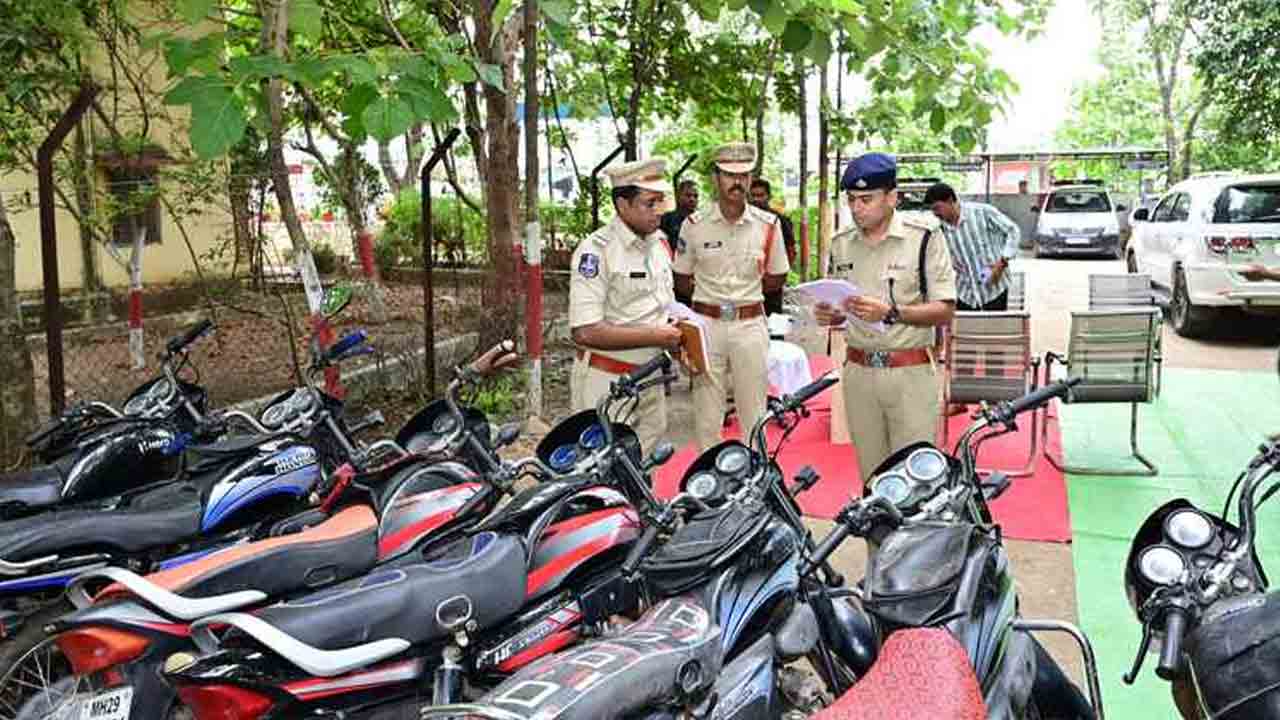 Thieves gang arrest | Arrest of interstate robbers who are accustomed to jalsa