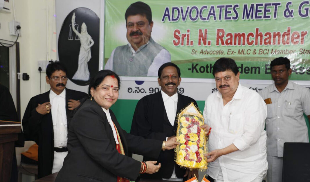 నోటరీ నియామకాలు: పెండింగ్లో ఉన్న సమస్యలను పరిష్కరించాలని కోథగుడెమ్ న్యాయవాదులు బిజెపి యొక్క రామ్చాండర్ రావును కోరారు
– PARAHUSHAR NEWS