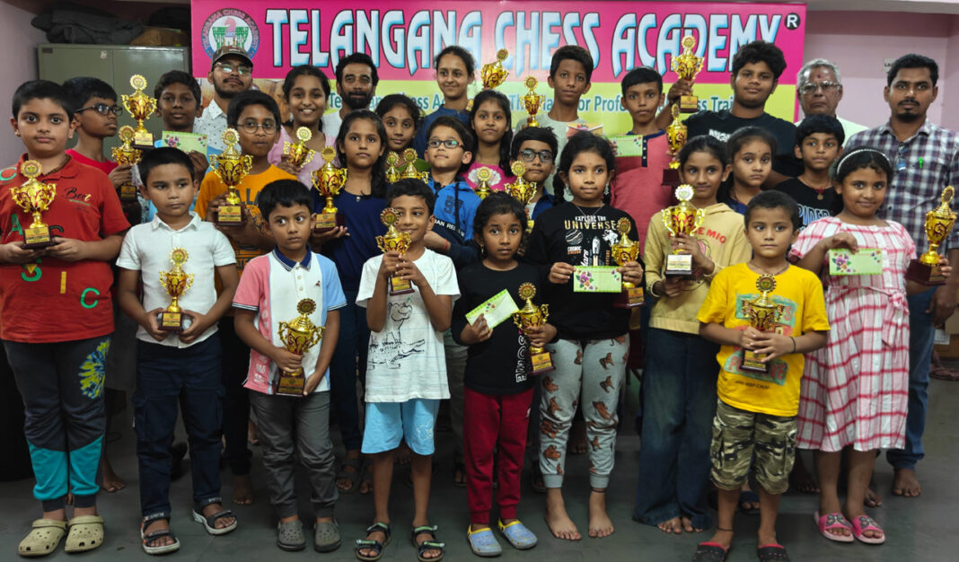 పారావ్, అన్రికా టిసిఎ చెస్ టోర్నమెంట్‌లో ఛాంపియన్స్
