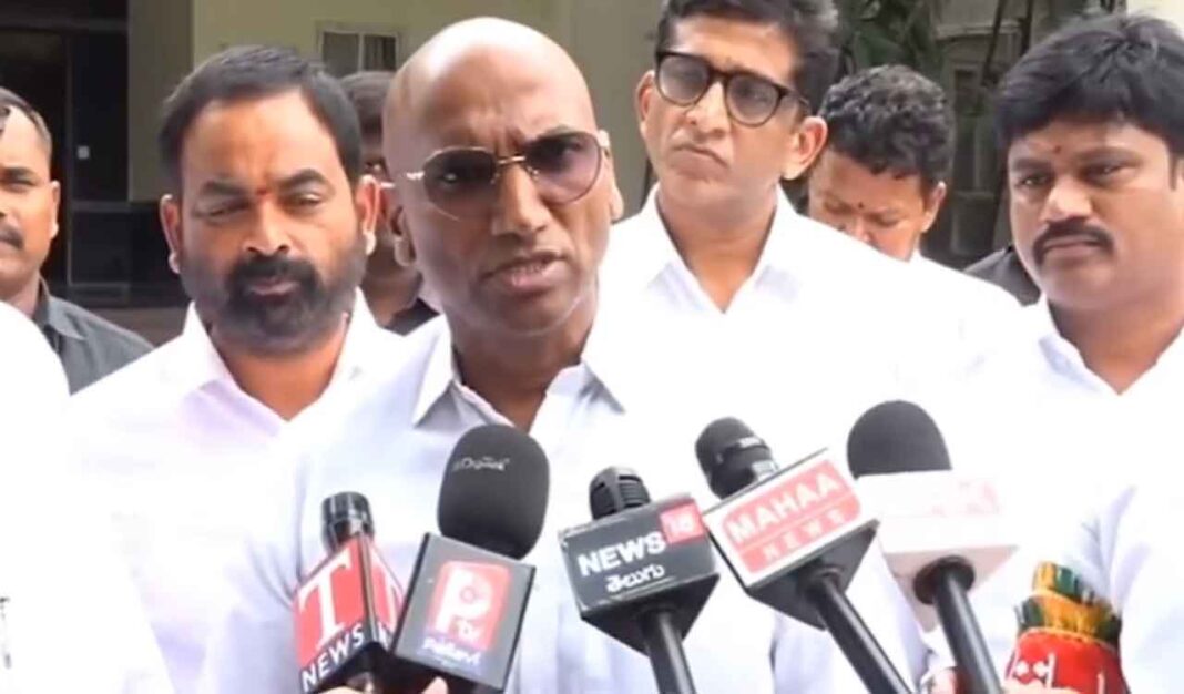 ప్రత్యేక కానిస్టేబుళ్లను తొలగించడాన్ని సమీక్షించాలని BRS తెలంగాణ ప్రభుత్వాన్ని కోరింది
– PARAHUSHAR NEWS