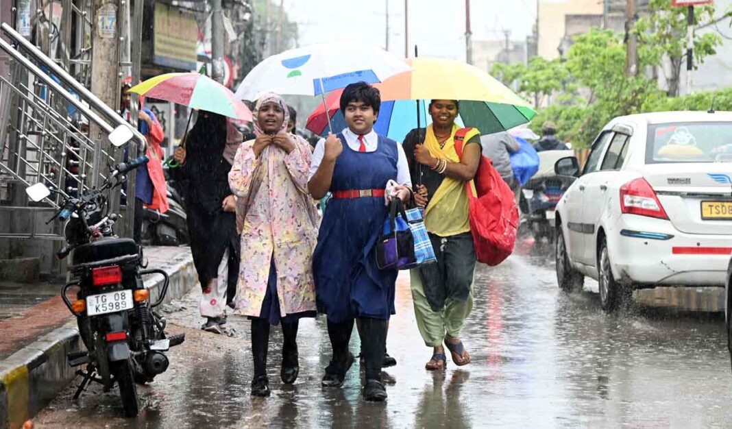 తెలంగాణ వర్షాల ద్వారా కొట్టుకుపోతూనే ఉంది
– PARAHUSHAR NEWS