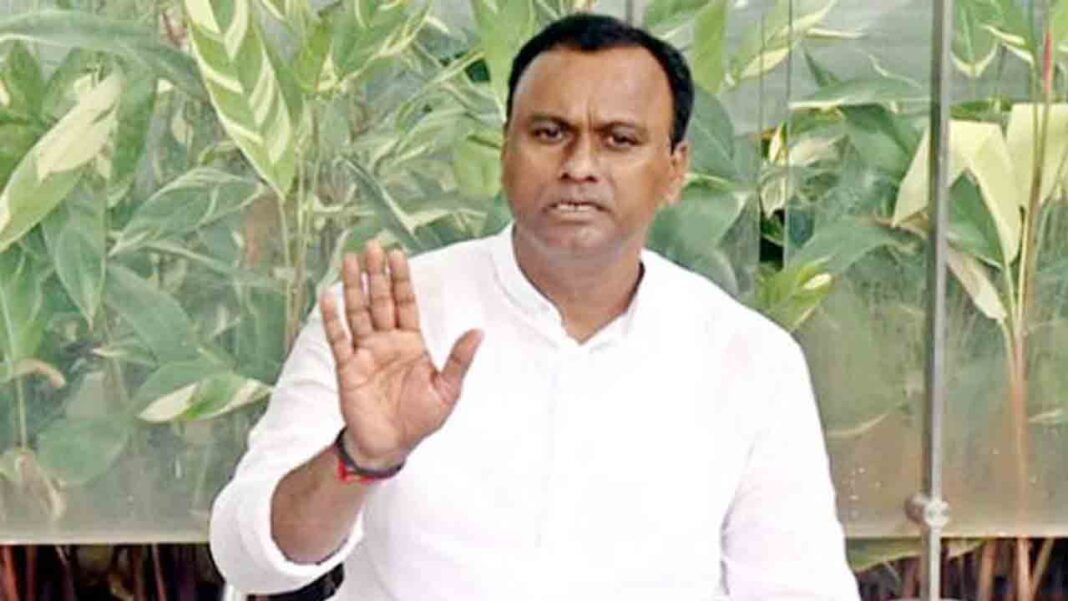 Komatireddy Raj Gopal Reddy | Where are the original congressmen.. There are so many newcomers in the party.. Rajagopal Reddy’s key comments-Namasthe Telangana
– PARAHUSHAR NEWS