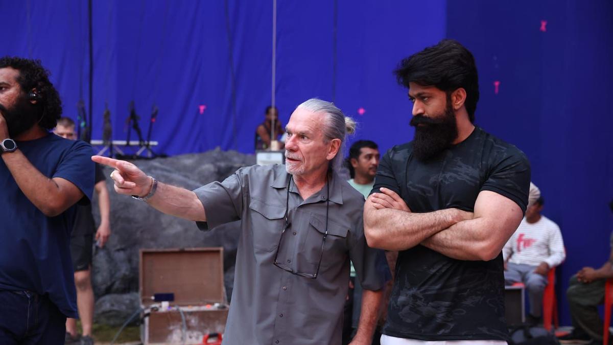 గై నోరిస్ 'రామాయణం' సెట్లలో యష్ తో గై నోరిస్ 'రామాయణం' సెట్లలో యష్ తో
