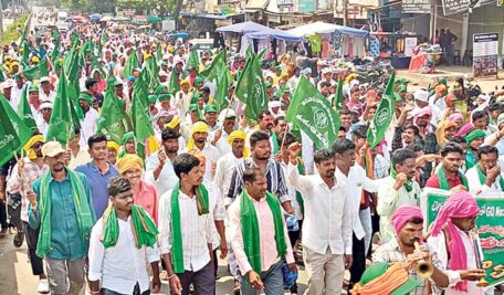 ఆసిఫాబాద్లో న్యూ టైగర్ కారిడార్పై GO 49 కి వ్యతిరేకంగా తుడమ్ డెడ్బా నిరసన నేతృత్వంలోని గిరిజనులు
– PARAHUSHAR NEWS