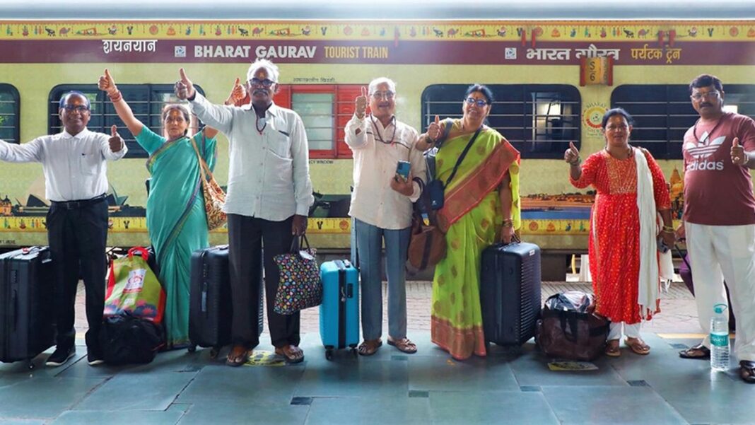 కర్ణాటకలోని భరత్ గౌరవ్ రైలులో కాషి ప్యాకేజీ, సౌత్ ఇండియా టూర్ ఆన్ సౌత్ ఇండియా టూర్ను ఐఆర్సిటిసి అందిస్తుంది
– PARAHUSHAR NEWS