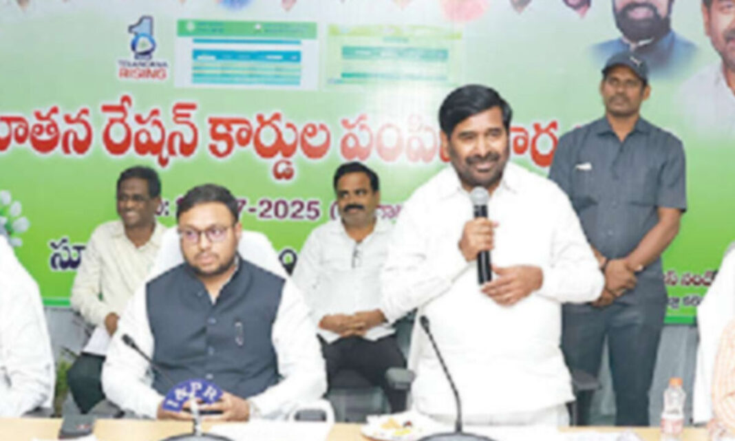 జగదీష్ రెడ్డి రేషన్ కార్డులను పంపిణీ చేస్తుంది
– PARAHUSHAR NEWS