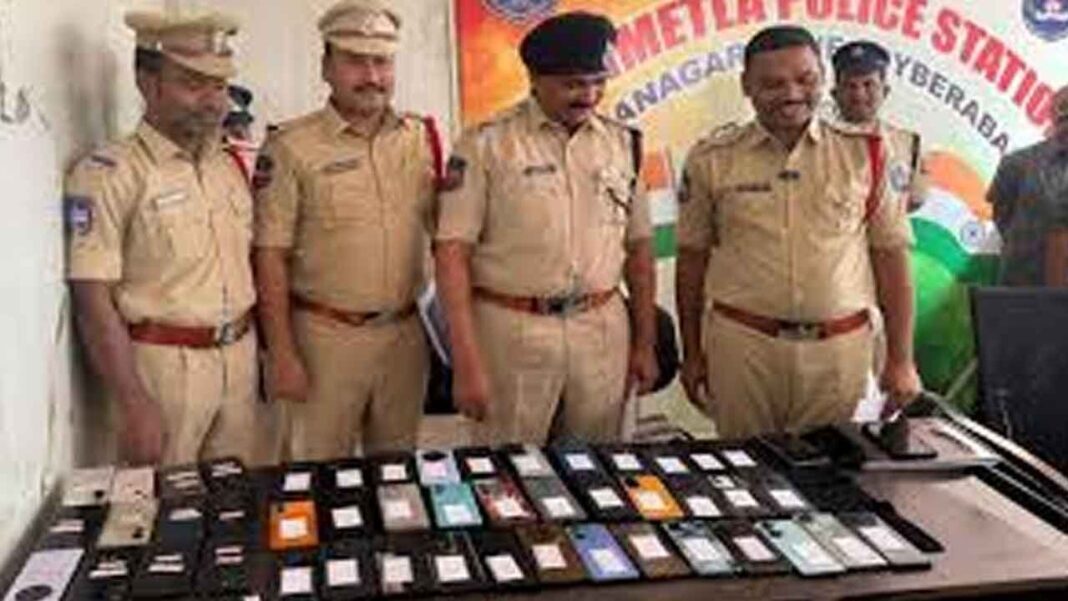 పోలీసులు రూ .15 లక్షలకు పైగా మొబైల్ ఫోన్‌లను తిరిగి పొందుతారు
