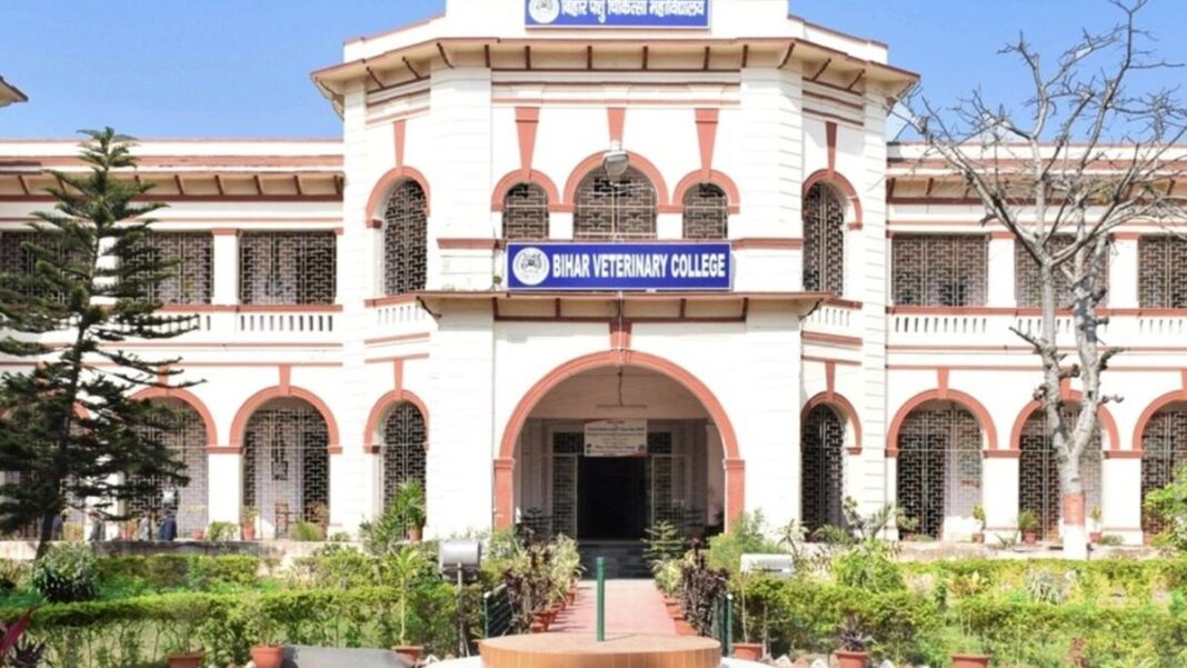 బీహార్ వెటర్నరీ కాలేజీ విద్యార్థులు భద్రతపై పాట్నాలో సమ్మె చేస్తారు
– PARAHUSHAR NEWS