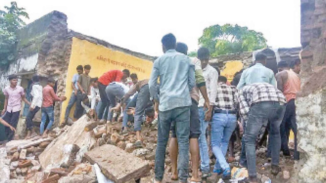 రాజ్లో పాఠశాల భవనం కూలిపోవడంతో 7 మంది పిల్లలు చంపబడ్డారు
– PARAHUSHAR NEWS