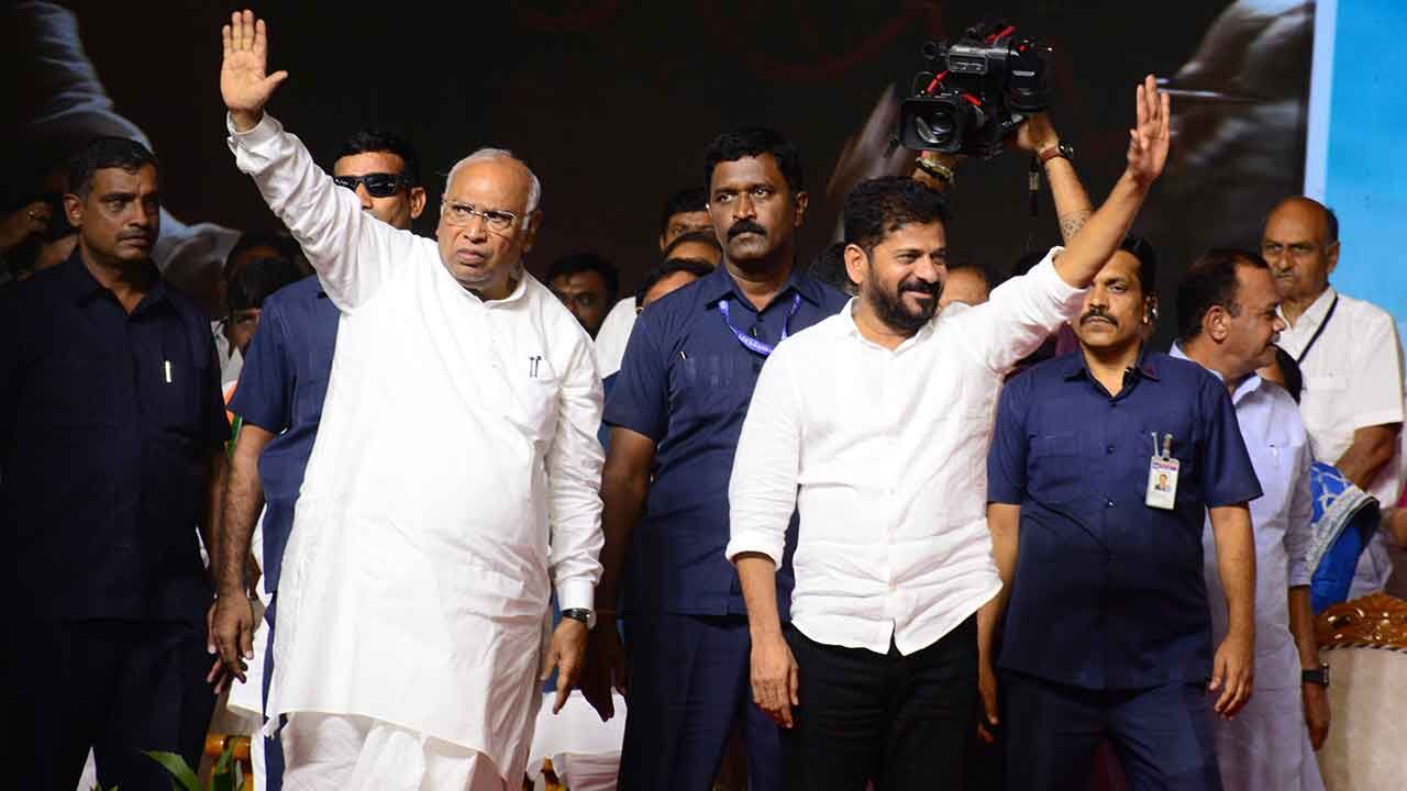 లౌకిక, సోషలిస్టును ఉపోద్ఘాతం నుండి తొలగించడానికి ఖార్జ్ బిజెపి, ఆర్ఎస్ఎస్ ధైర్యం చేస్తుంది
