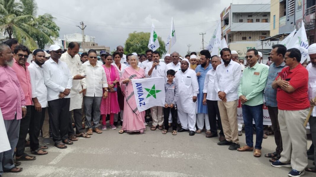 సుభాషిని అలీ అవజ్ స్టేట్ కాన్ఫరెన్స్లో సుభాషిని అలీ
