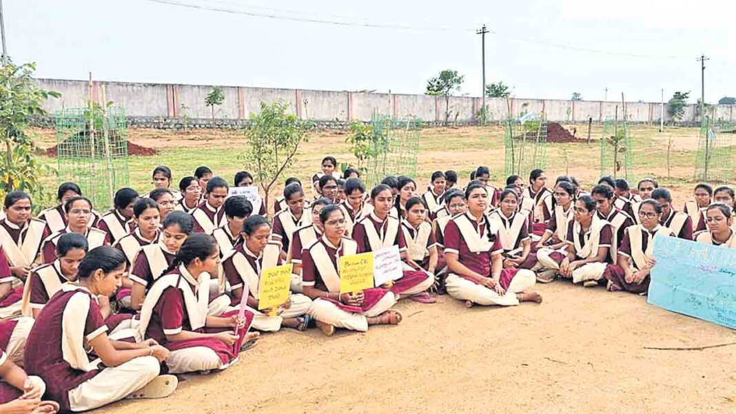 Namasthe Telangana fasting for faculty-Namasthe Telangana
– PARAHUSHAR NEWS