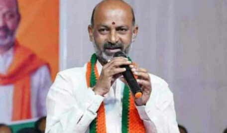 బండి సంజయ్ హెచ్చరికలు బిజెపి హైదరాబాద్లో ‘రోహింగ్యా గో బ్యాక్ బ్యాక్’ ఉద్యమాన్ని ప్రారంభించవచ్చు
– PARAHUSHAR NEWS