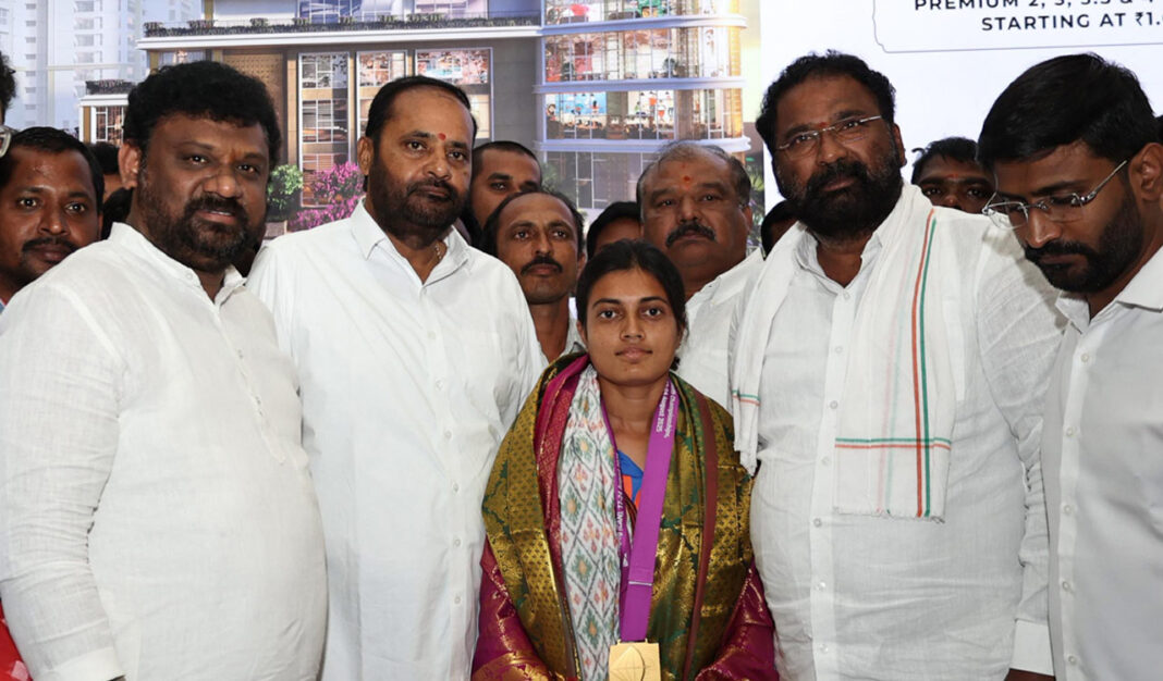 ఆర్చర్ చికిత హైదరాబాద్లో ఆత్మీయ స్వాగతం పలికారు
– PARAHUSHAR NEWS