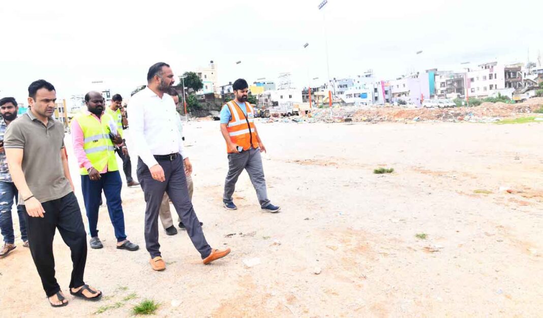 హైదరాబాద్ శానిటేషన్ డ్రైవ్: GHMC గుంతలను లక్ష్యంగా చేసుకుంటుంది, గణేష్ చతుర్థి ముందు క్యాచ్ గుంటలు
– PARAHUSHAR NEWS