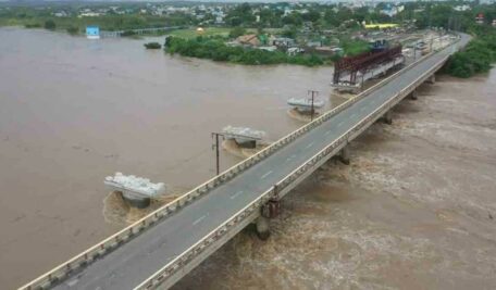 తెలంగాణ వరదలు: గోదావరి మరియు కృష్ణ నదులలో, అధికారులు తరలింపు ప్రయత్నాలను పెంచుతారు
– PARAHUSHAR NEWS