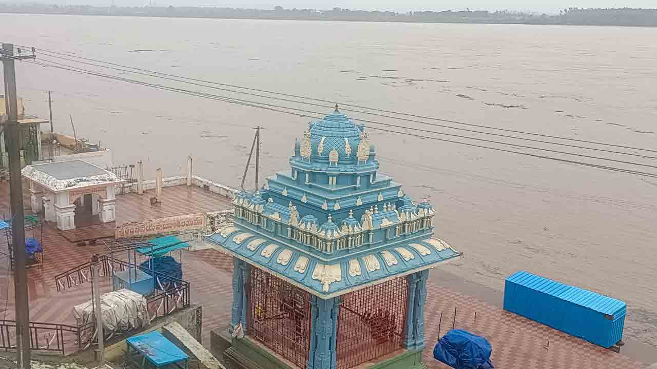 Bhadrachalam | Godavari, who has reached 50 feet at Bhadrachalam ..