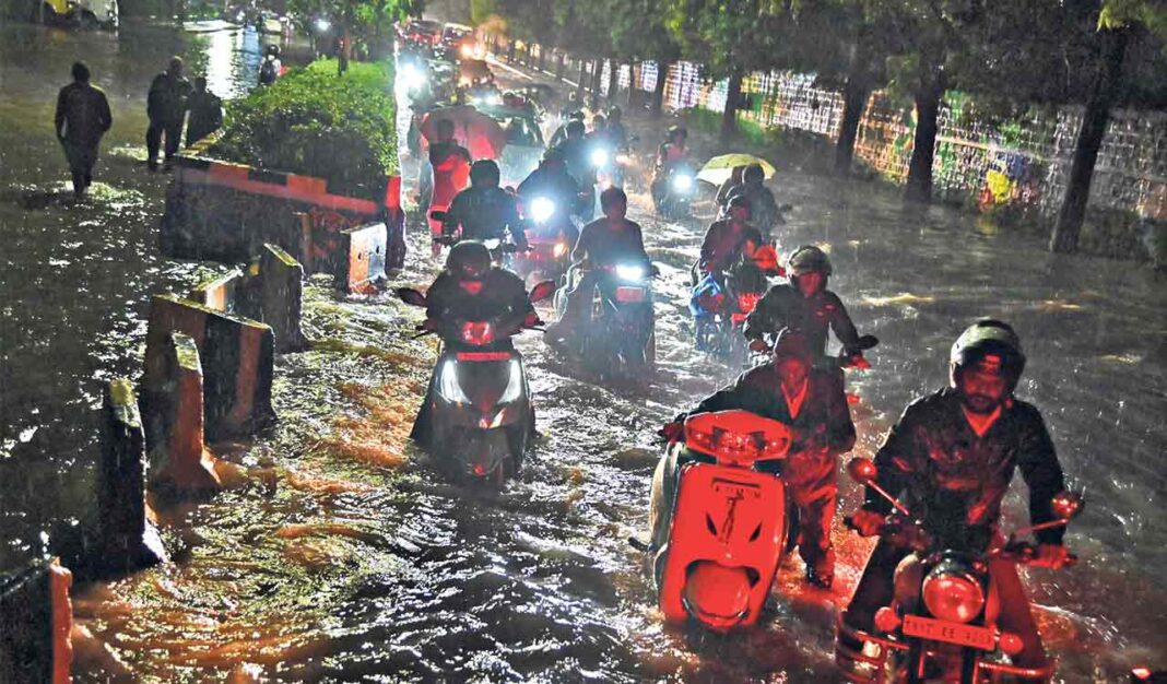 ఉత్తర హైదరాబాద్‌లో భారీ వర్షపాతం సూచన; వాహన కదలికను పరిమితం చేయాలని పౌరులు సలహా ఇచ్చారు
