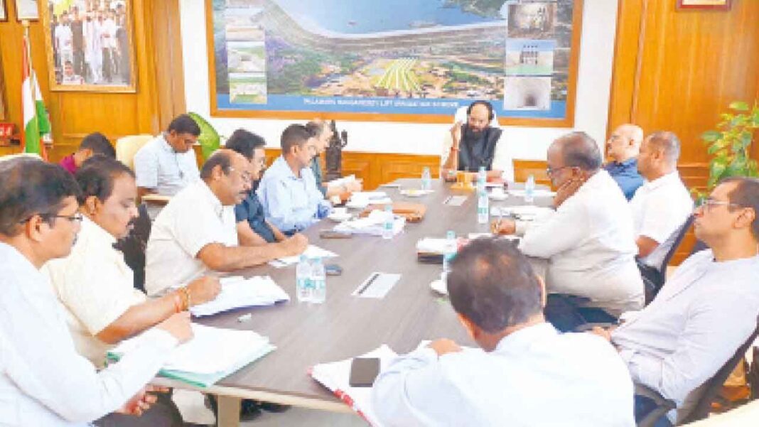 SLBC టన్నెల్ పనులను వేగవంతం చేయాలని UTTAM అధికారులను కోరింది
– PARAHUSHAR NEWS