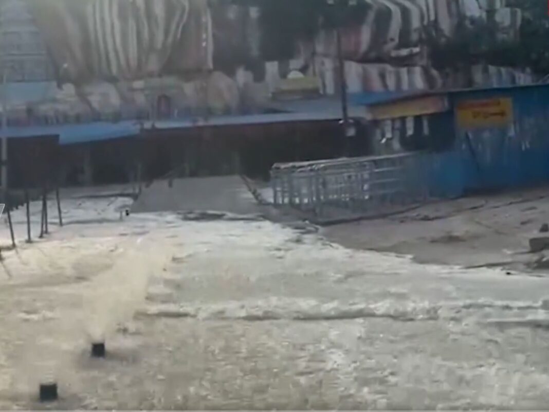 This is the situation near the seven -year -old Manjira River
– PARAHUSHAR NEWS
