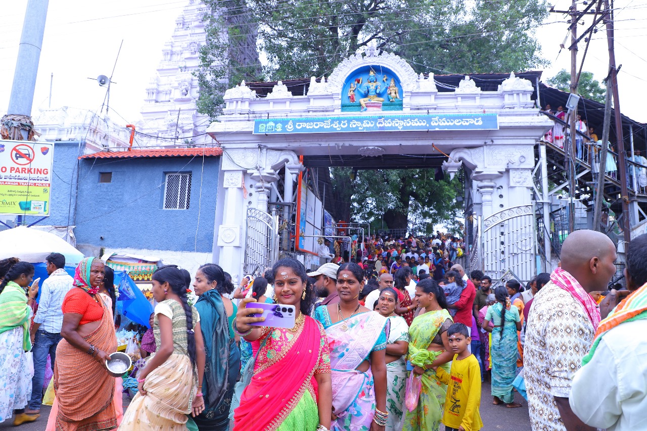 Vemulawada Raja Rajeshwara Swami Temple (1)