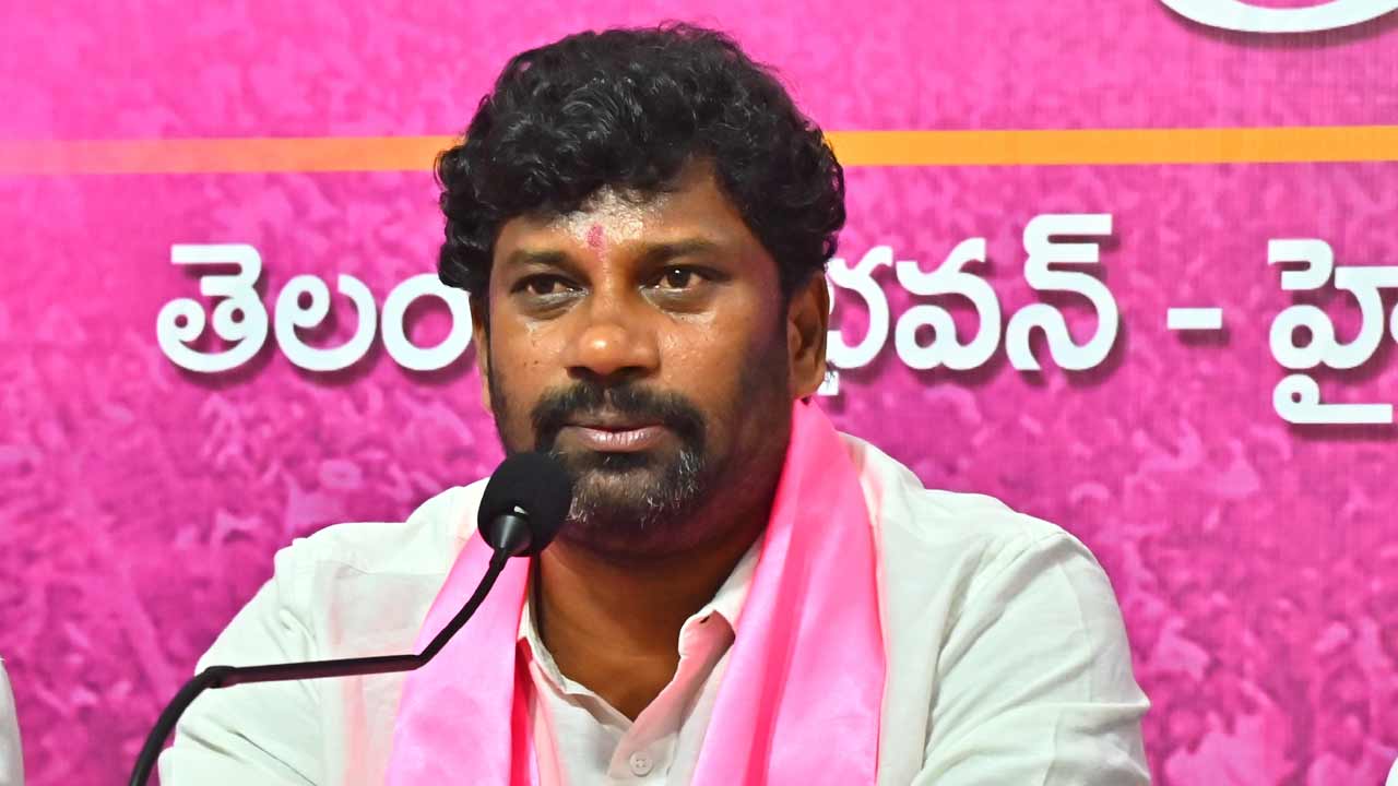 Balka Suman | Congress has no integrity towards universities and students: Balka Suman