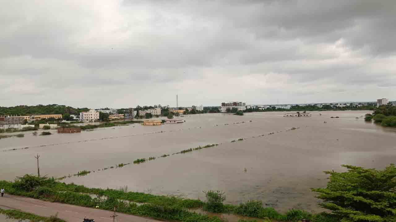 Basara | Godavari Ugarupam .. Flood to Basara Saraswati Temple .. Photos