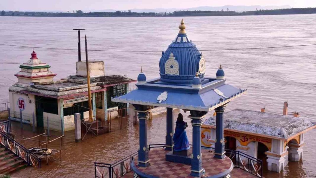 Godavari water level growing at Bhadrachalam-Namasthe Telangana
– PARAHUSHAR NEWS